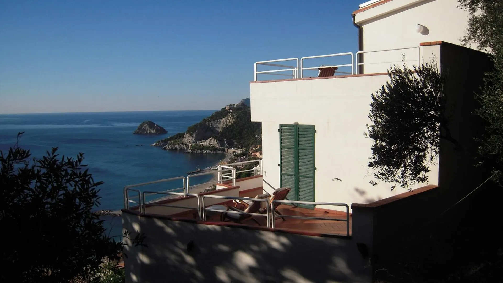 Hotel Claudio Bergeggi 3*,  Italy