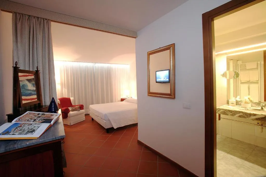 Hotel Claudio Bergeggi 3*,  Italy