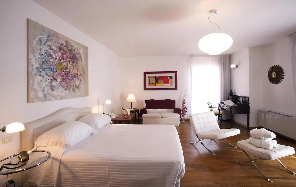 Hotel Claudio 베르게지