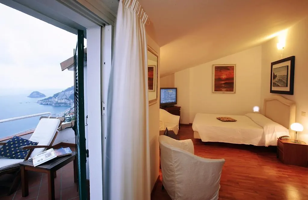 Hotel Claudio Bergeggi 3*,